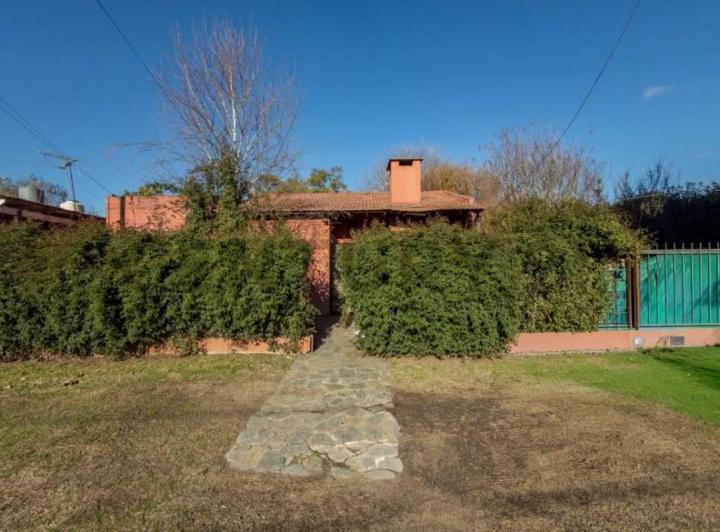 Casa · 180m² · 5 Ambientes · 3 Cocheras