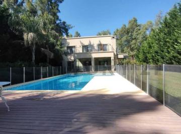 Casa · 210m² · 4 Ambientes · 5 Cocheras · Casas en Venta en Miralagos, 3 Dorm.
