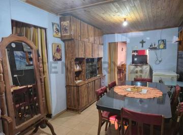 Casa · 107m² · 6 Ambientes · 2 Cocheras · Casa en Venta en B° Malvinas Argentinas, Rafaela