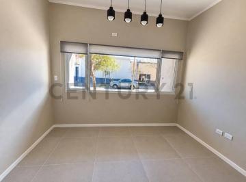 Casa · 115m² · 3 Ambientes · 1 Cochera · Se Vende PH Moderno en Barrio San Martín con Todos Los Servicios