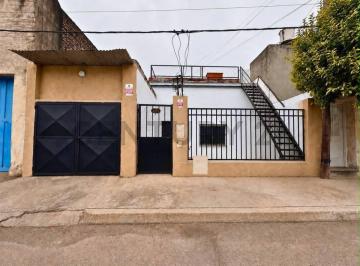 Departamento · 130m² · 8 Ambientes · 1 Cochera · Venta | Casa de 4 Dorm. con Patio, Terraza y Cochera en Echesortu, Rosario