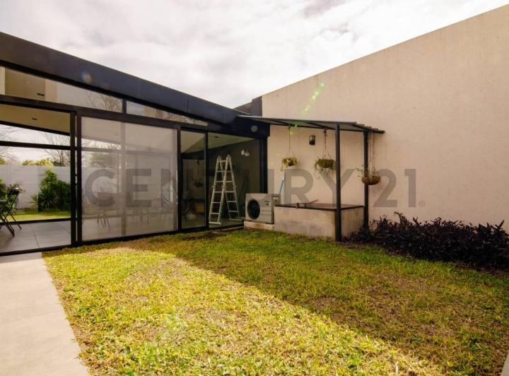 Casa · 190m² · 5 Ambientes · 2 Cocheras