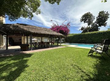 Casa · 800m² · 7 Ambientes · Venta Casa 7 Ambientes con Pileta, Quincho y Amplio Lote – San Miguel