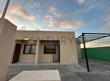 Casa · 75m² · 4 Ambientes · 1 Cochera · Casa en Venta Barrio Pinar del Sol IX