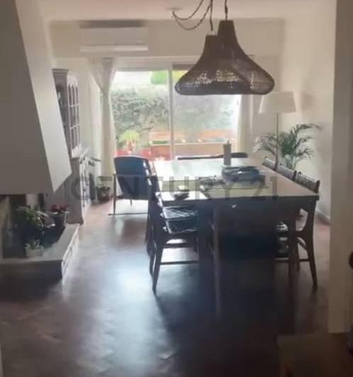 Casa · 200m² · 5 Ambientes · 1 Cochera