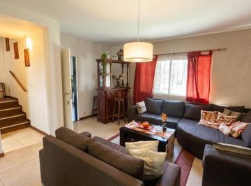 Casa · 130m² · 4 Ambientes · 1 Cochera · Dúplex en Venta de 3 Dorm. en Villa Elisa