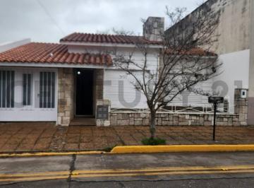 Casa · 191m² · 5 Ambientes · 2 Cocheras · Se Vende Casa en Barrio Mosconi de Rafaela