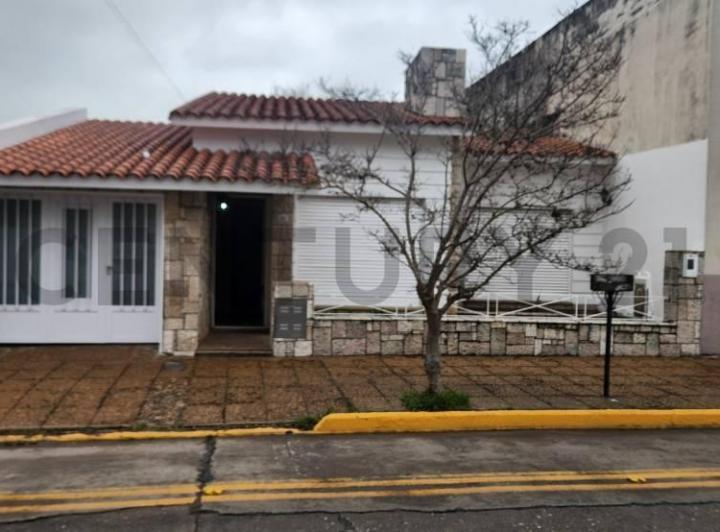 Casa · 191m² · 5 Ambientes · 2 Cocheras