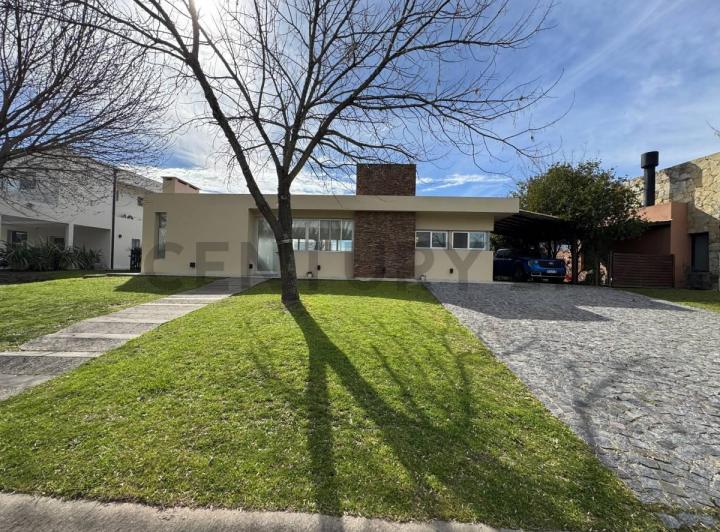 Casa · 200m² · 4 Ambientes · 2 Cocheras