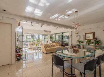 Departamento · 165m² · 5 Ambientes · 1 Cochera · 5 Ambientes con Patio de 67 m², Balcón y Cochera.