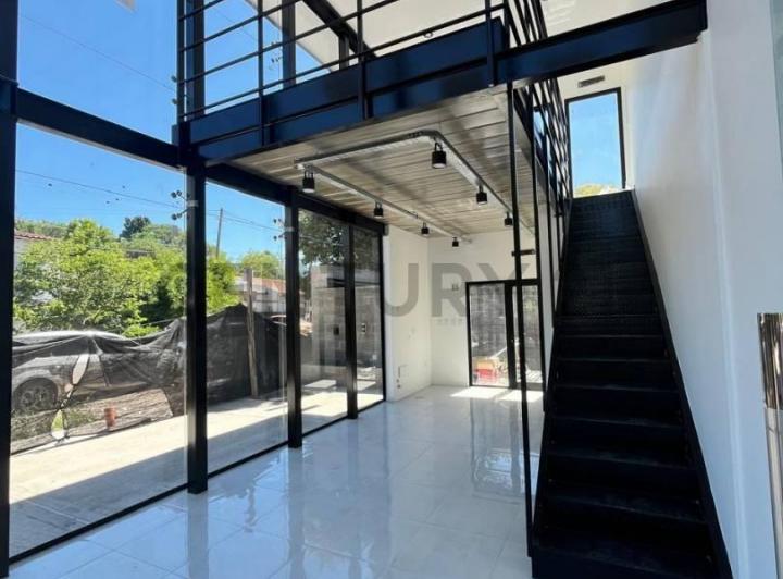 Local comercial · 57m² · 1 Cochera