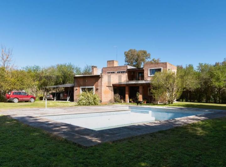 Casa · 208m² · 4 Ambientes · 2 Cocheras