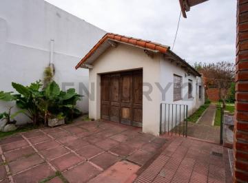 Terreno · 600m² · 4 Ambientes · 2 Cocheras · Lote con Casa a Demoler