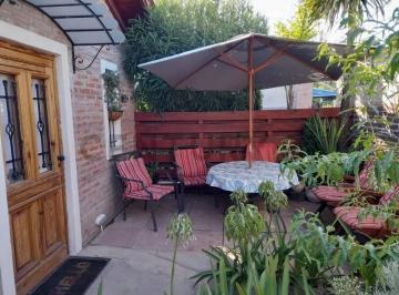 Casa · 60m² · 4 Ambientes · 2 Cocheras · Casa Amoblada con Pileta Alquiler Anual - Benavídez