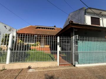 Casa · 258m² · 4 Ambientes · 1 Cochera · Venta Casa 4 Ambientes con Patio y Quincho en Llavallol