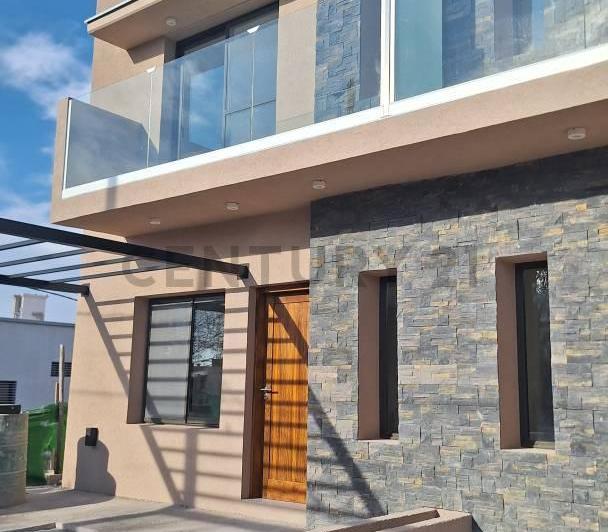 Departamento · 83m² · 4 Ambientes · 2 Cocheras