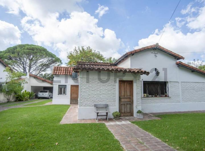 Casa · 199m² · 6 Ambientes · 2 Cocheras