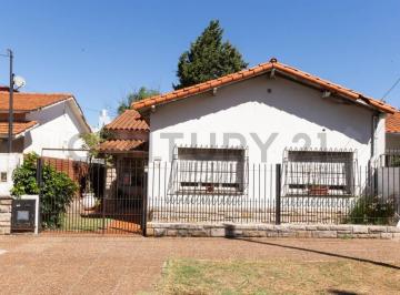 Casa · 126m² · 5 Ambientes · Venta Casa 5 Amb. con Jardin en Ramos Mejía - Permuta