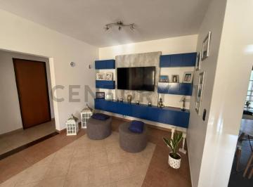 Casa · 150m² · 5 Ambientes · 2 Cocheras · Casa en Venta en Hudson con Parque y Pileta