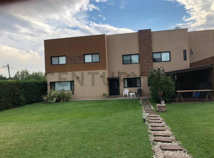 Casa · 220m² · 4 Ambientes