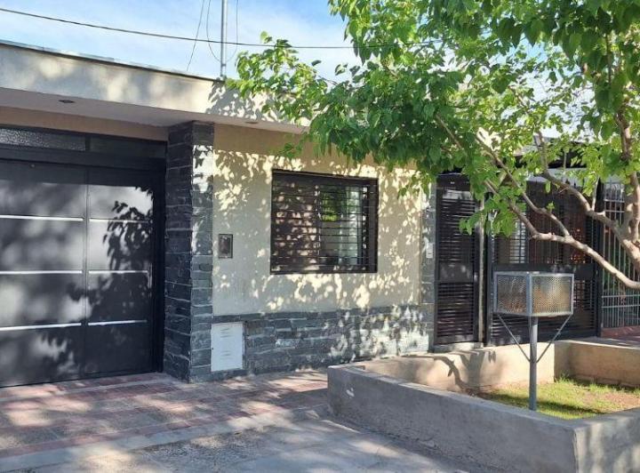 Casa · 198m² · 6 Ambientes · 2 Cocheras