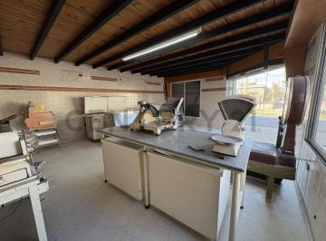 Local comercial · 175m² · 1 Dormitorio · 1 Cochera · Dos Locales en Esquina + Depósito + Cochera + Terraza - Piñeyro, Avellaneda