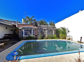 Casa · 110m² · 4 Ambientes · 1 Cochera · Venta Casa 4 Ambientes con Pileta en Villa de Mayo