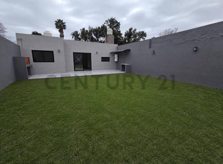 Casa · 80m² · 3 Ambientes · 2 Cocheras
