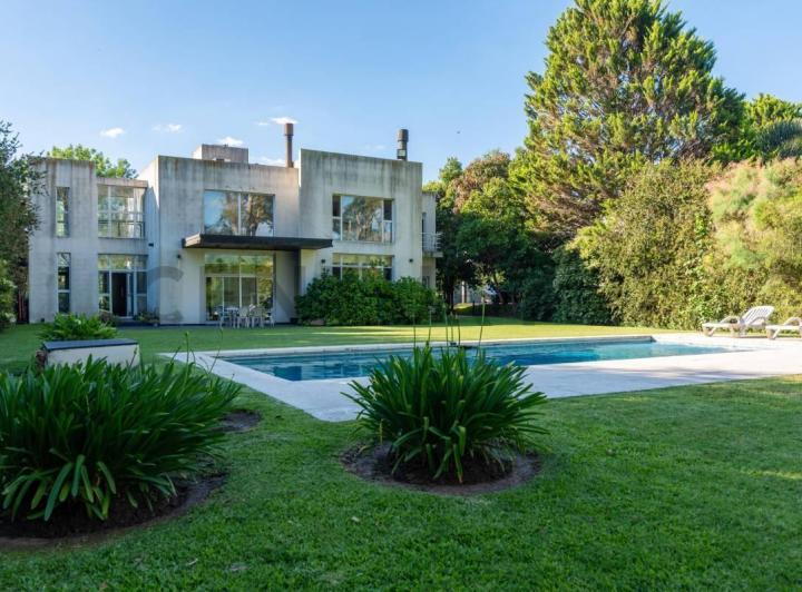 Casa en venta en Santa Ana · 5 ambientes