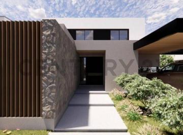 Casa · 174m² · 5 Ambientes · 2 Cocheras · Casa en Construcción en Lomas del Torreón.