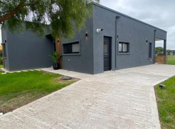 Casa · 104m² · 4 Ambientes · 3 Cocheras · Casa Desarrollada en Una Planta