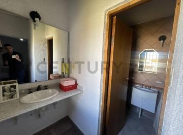 Casa · 111m² · 5 Ambientes · 1 Cochera · Casa Duplex en Venta Godoy Cruz