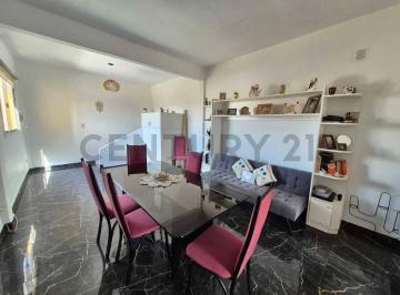 Casa · 52m² · 2 Ambientes · PH 2 Ambientes Al Frente con Balcon - Totalmente Refaccionado a Nuevo en Caseros