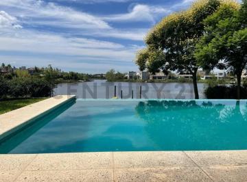 Casa · 490m² · 9 Ambientes · Casa a La Laguna con 6 Dorm. en Venta en Santa Catalina