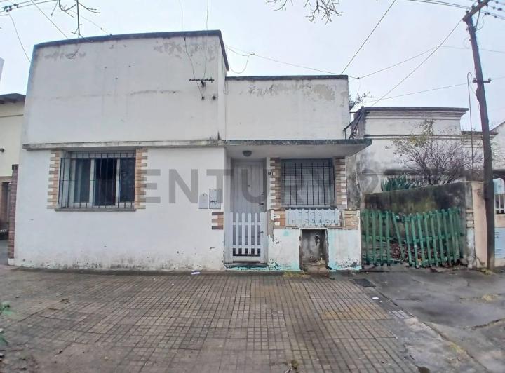 Casa · 240m² · 5 Ambientes · 1 Cochera