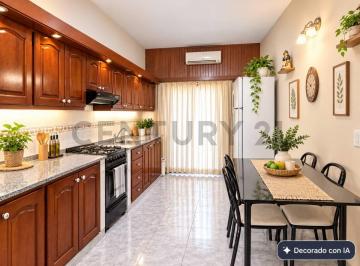Casa · 87m² · 3 Ambientes · 1 Cochera · Casa 3 Ambientes con Patio, Cochera y en Planta Alta Para Armar Otro Departament