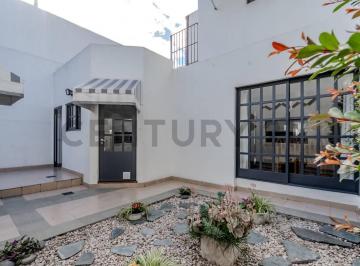 Casa · 210m² · 4 Ambientes · 1 Cochera · Venta Casa en Villa Luro