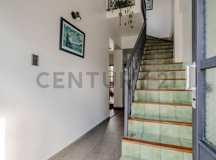 Casa · 210m² · 4 Ambientes · 1 Cochera