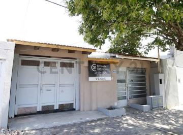 Casa · 120m² · 4 Ambientes · 2 Cocheras · Casa en Venta La Plata 2 Dorm., Cochera y Departamento Monoambiente
