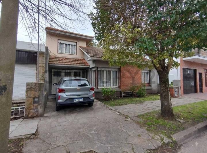 Casa · 144m² · 5 Ambientes · 1 Cochera