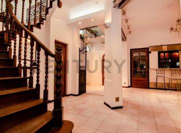 Casa · 244m² · 10 Ambientes · 1 Cochera · Venta Casa Pueyrredón en Lourdes, Rosario