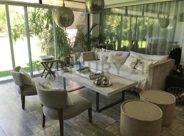 Casa · 360m² · 5 Ambientes · 4 Cocheras · Casa en Alquiler Temporario en Pilar