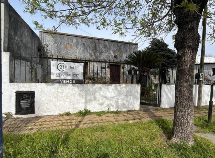 Casa · 100m² · 5 Ambientes · 1 Cochera