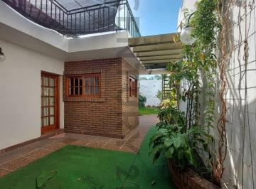 Casa · 266m² · 9 Ambientes · 1 Cochera · Venta Casa 4 Dorm., Cochera, Terraza y Patio - Zona Centro