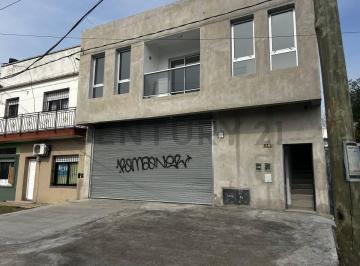 Bodega-Galpón · 200m² · 2 Ambientes · Alquiler Galpon Comercial 200 m 131 47 y 49