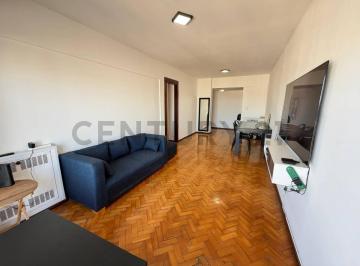 Departamento · 79m² · 4 Ambientes · Venta Departamento 4 Amb Amplios con Baulera en Edificio Torre Caseros Centro
