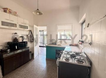 Casa · 97m² · 3 Ambientes · Casa en Venta de 2 Dorm., Tres Ambientes, Tolosa, Buenos Aires.
