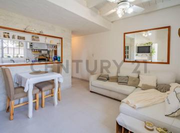 Casa · 38m² · 2 Ambientes · Venta PH 2 Ambientes con Patio — Villa Sarmiento, Morón