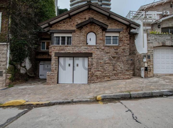 Casa · 111m² · 4 Ambientes · 1 Cochera