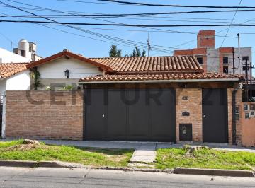 Casa · 140m² · 3 Ambientes · 2 Cocheras · Venta Casa 3 Ambientes Martin Coronado Pileta Patio